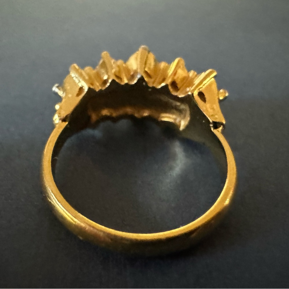 Avon Gold Tone Ring - Picture 6 of 7